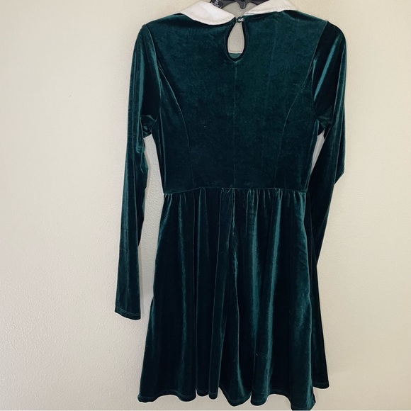 Hot Topic Green Velvet Collared Long-Sleeve Dress - Picture 6 of 8